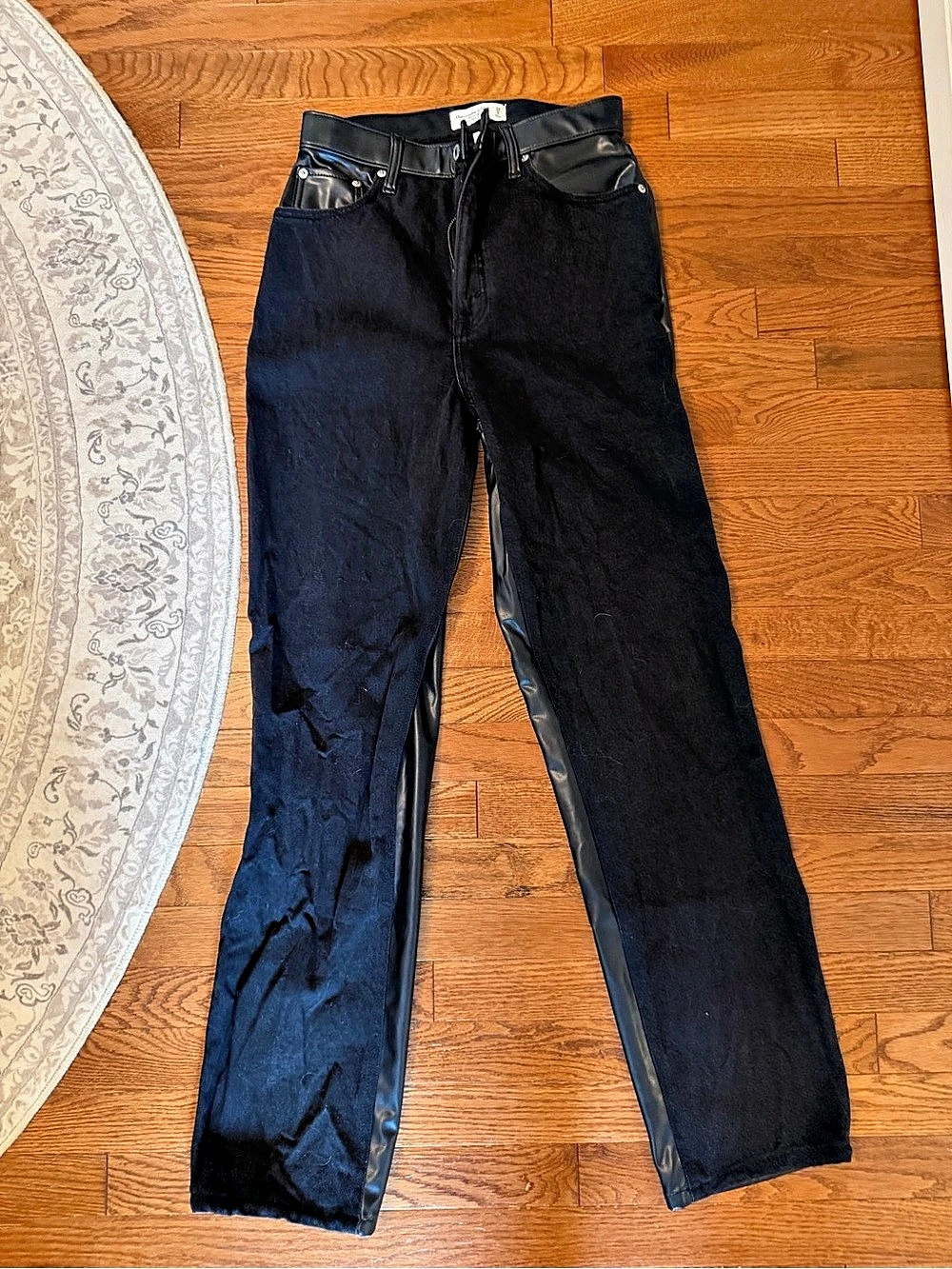 Abercrombie & Fitch The 90s Straight Ultra High Rise Vegan Leather Pant Black